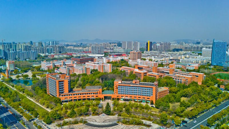 小型继电器尺寸选择：关键因素与适用场景分析